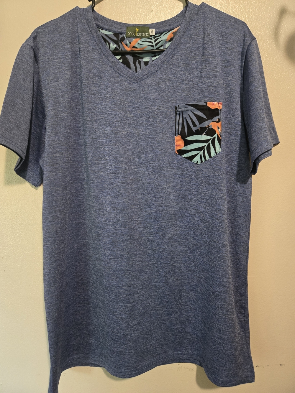 Coco Repulic XL Quick Dry Polyester Blue V-Neck Tropical Pocket Mens Tshirt
